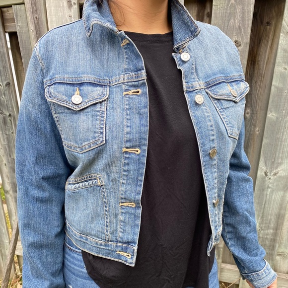Gap Cropped Jean Jacket like new - Picture 4 of 5